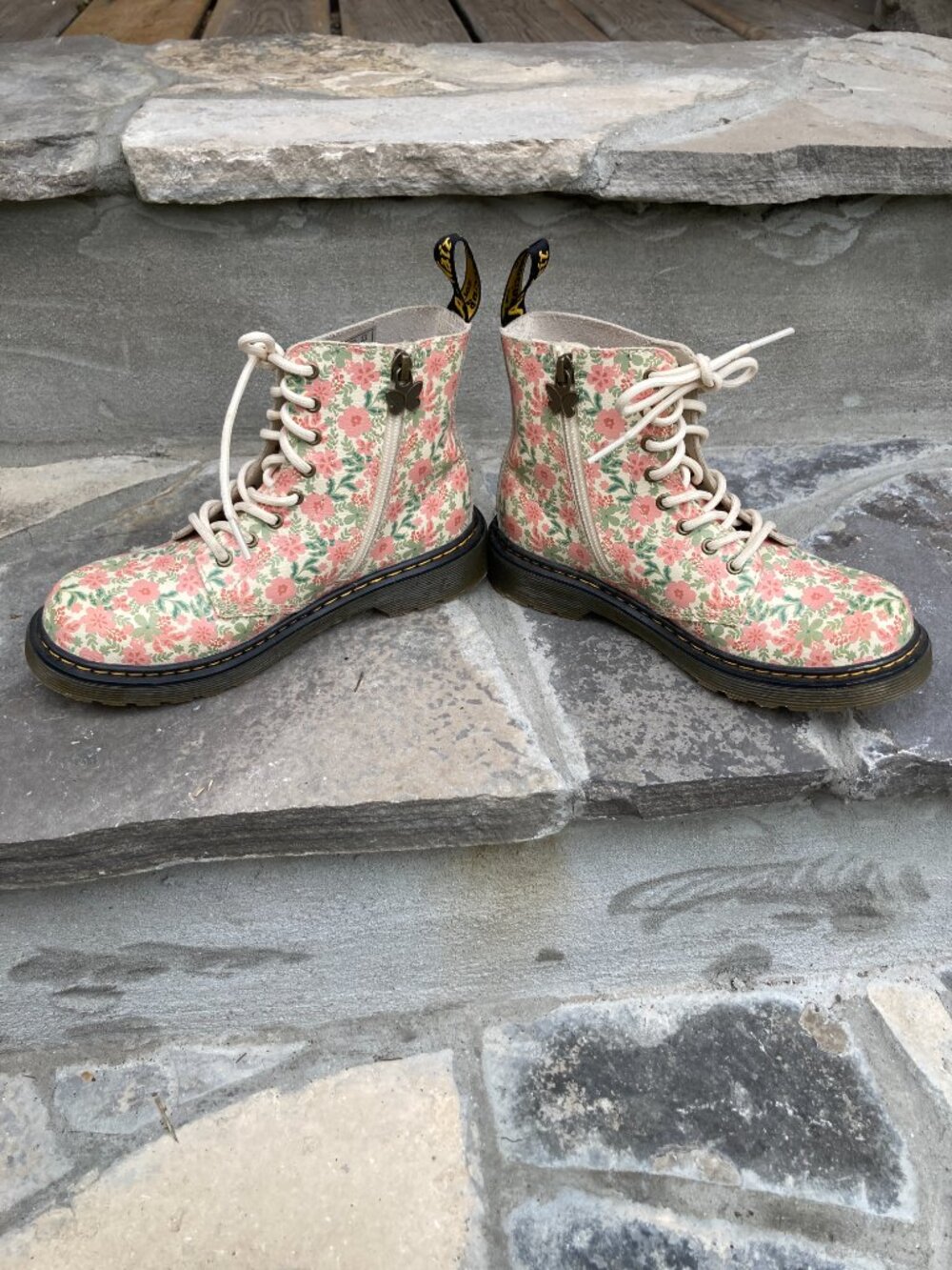 Junior Dr. Martens Lace Up Floral Boots (junior size 3)
